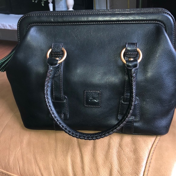 Dooney & Bourke Handbags - EUC Authentic Dooney Bourke tote black leather.